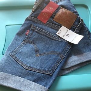 Brand new Levi’s wedgie fit shorts